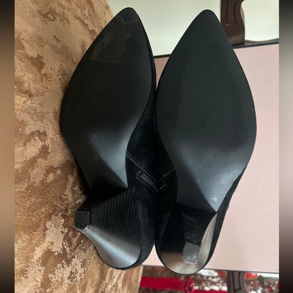 BCBGenerstion black suede studded booties size 8.5 - Picture 4 of 14